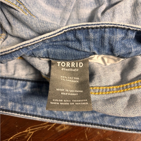 Torrid Crop Boyfriend Jeans Size Light Wash Distressed Raw Hem Vintage Stretch - Picture 10 of 10